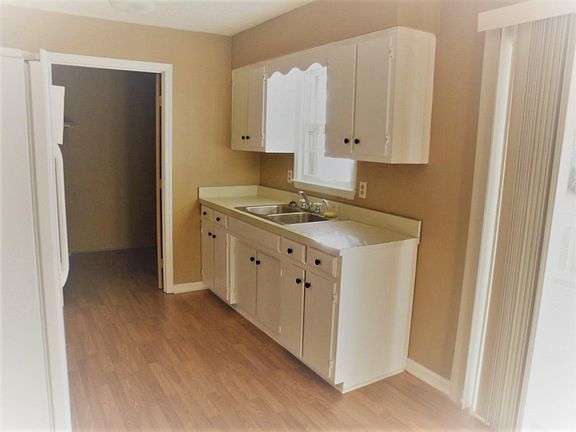 5th image of 104 Edgewood Dr