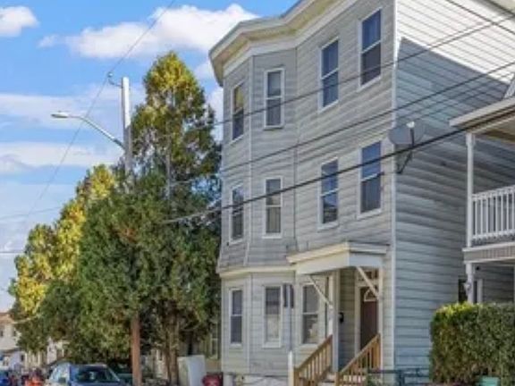 2nd image of 22-24 Linden St #3