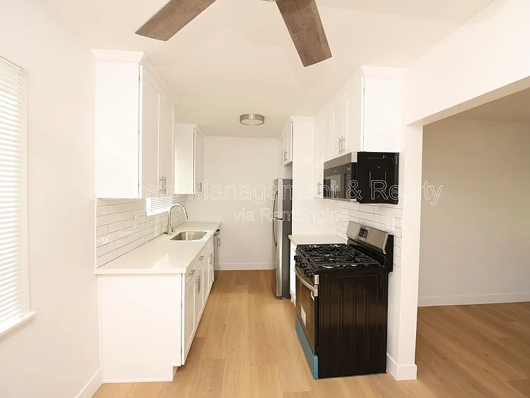 14115 Gilmore St #2 — Photo 2