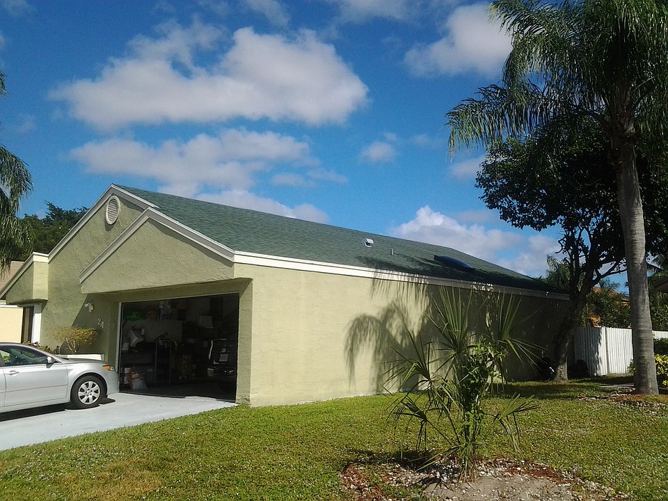 1st image of 24 Hawthorne Ln