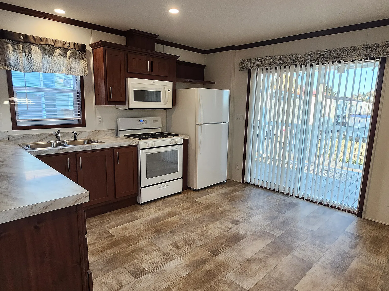 2 bed, 1056 sqft, $975 — Photo 4