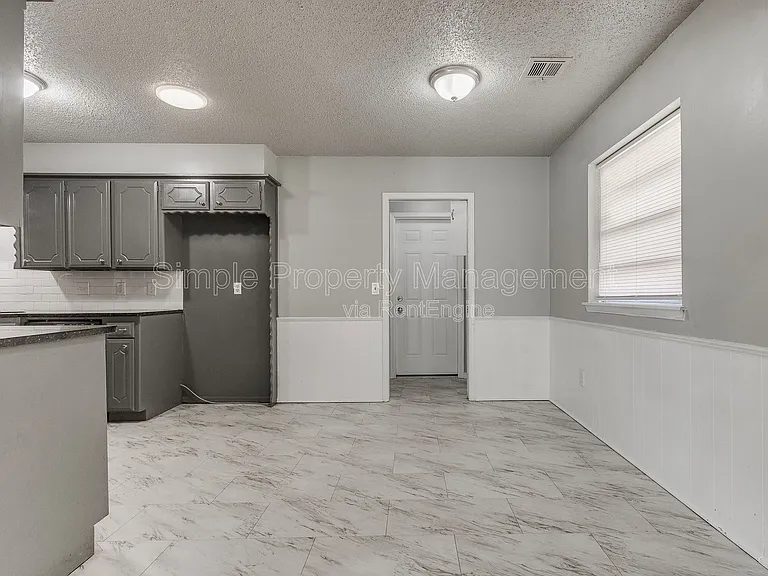 7505 NW 29th St — Photo 8