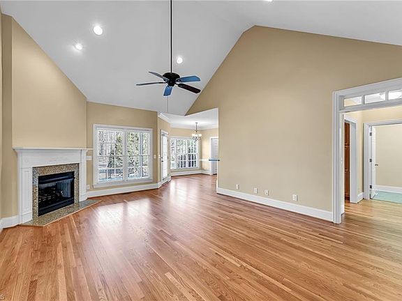 5th image of 1423 Greenwood Dr