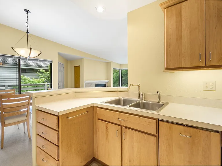 1256 Bellevue Way NE #6 — Photo 7