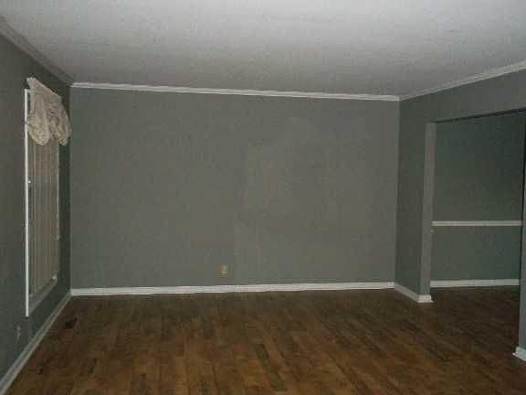 2nd image of 1805 Oakwood Dr