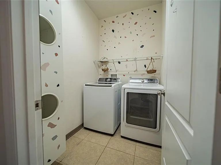 2592 Isabela Ter — Photo 20