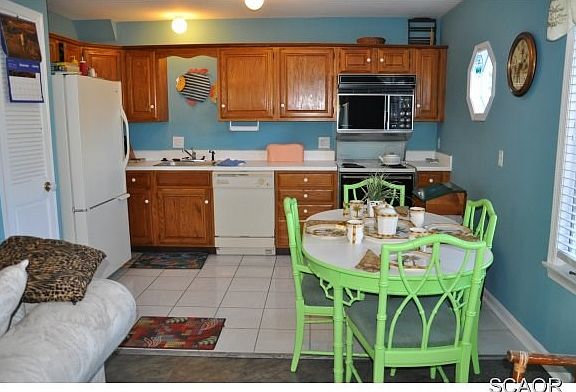 dining rm to kitchen