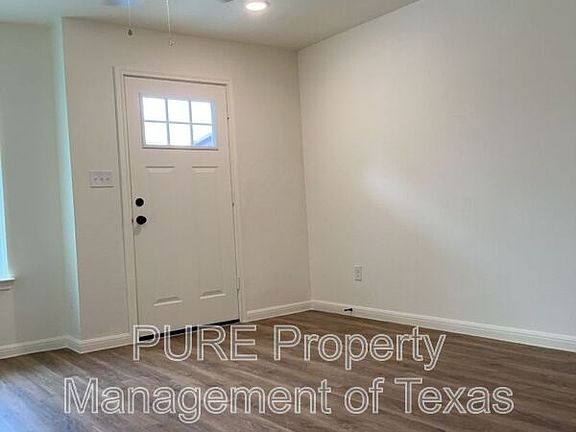 3rd image of 2002 W 2nd St Unit 1000