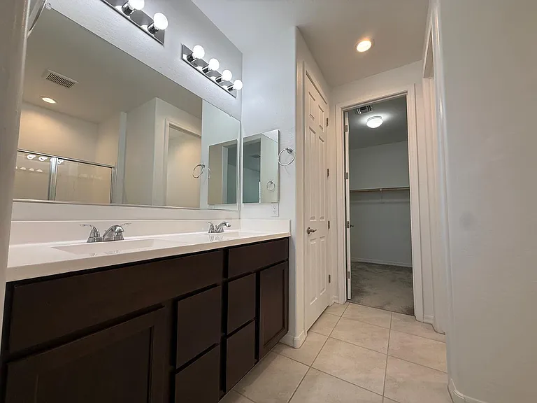 15744 W Jefferson St — Photo 18