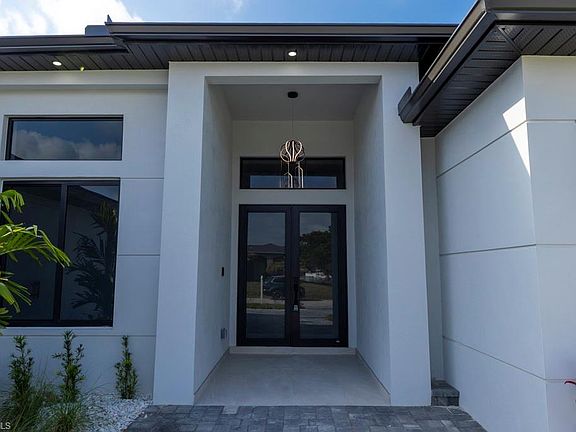 4th image of 1140 SW 40th TER