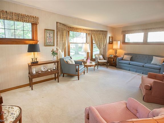 4th image of 17202 Fernshaw Ave