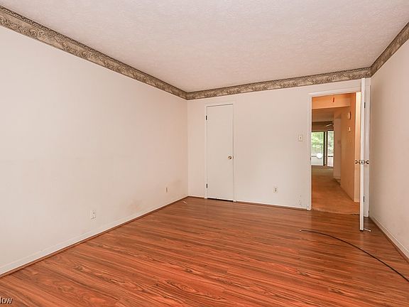 4th image of 6850 Carriage Hill Dr #D44
