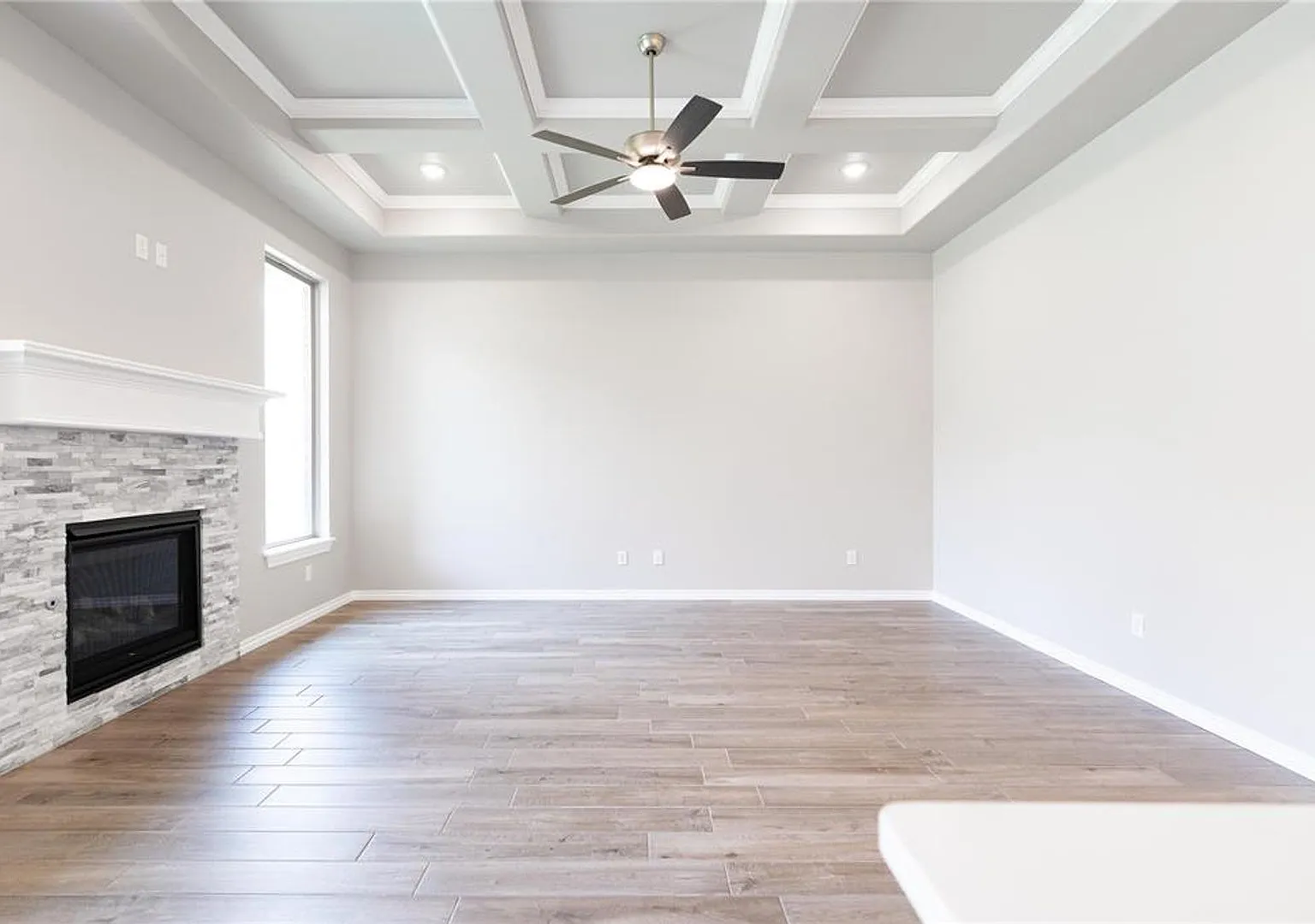 4 Bedroom 2 Bathroom 2 Car Garage Home in Edmond School District — Photo 4