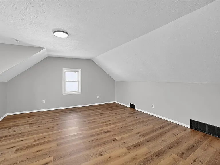 303 S Green Rd — Photo 21