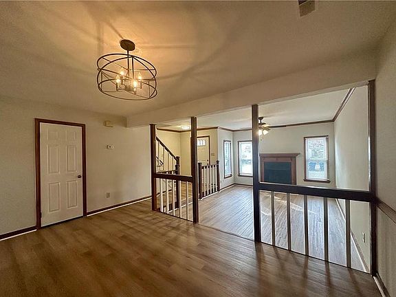 3rd image of 4562 Marlwood Way