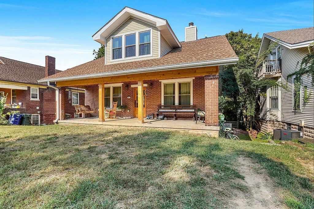 307 N Walnut St - Property Image