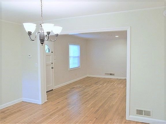 4th image of 1461 Lively Ridge Rd