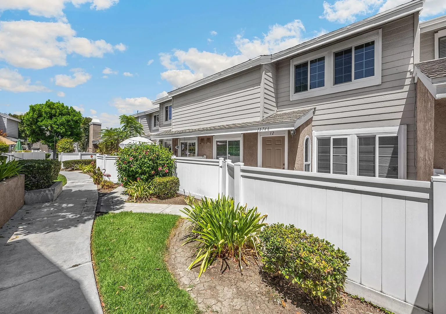 Newly Updated 2 Bed / 2.5 Bath Condo W/ Pool & Tennis Court — Photo 1