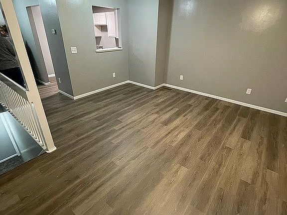 3rd image of 1662 Blackhorse Ln