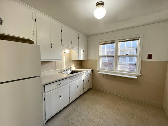 2nd image of 37 Concord Dr Floor 2