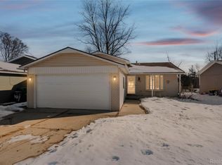 715 Woodingham Ave, Waterford, MI 48328