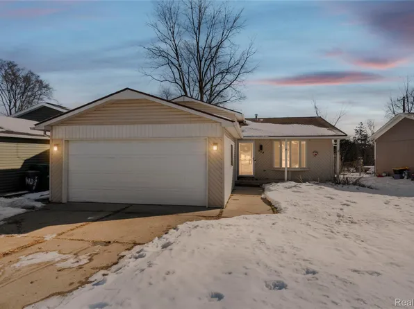 715 Woodingham Ave, Waterford, MI 48328