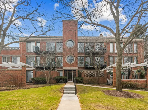 3030 Arbor Ln APT 101, Northfield, IL 60093