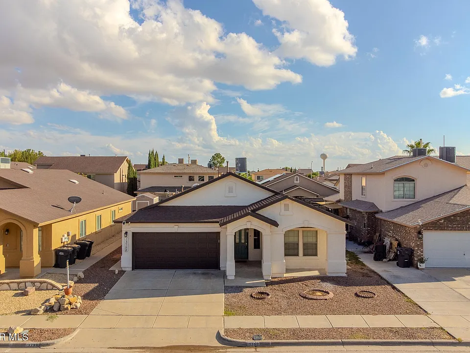 13758 Paseo Las Nubes Dr