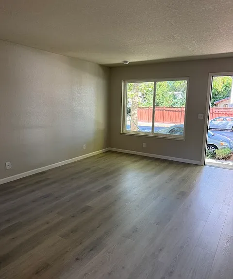 1095 Newhall St #B — Photo 1