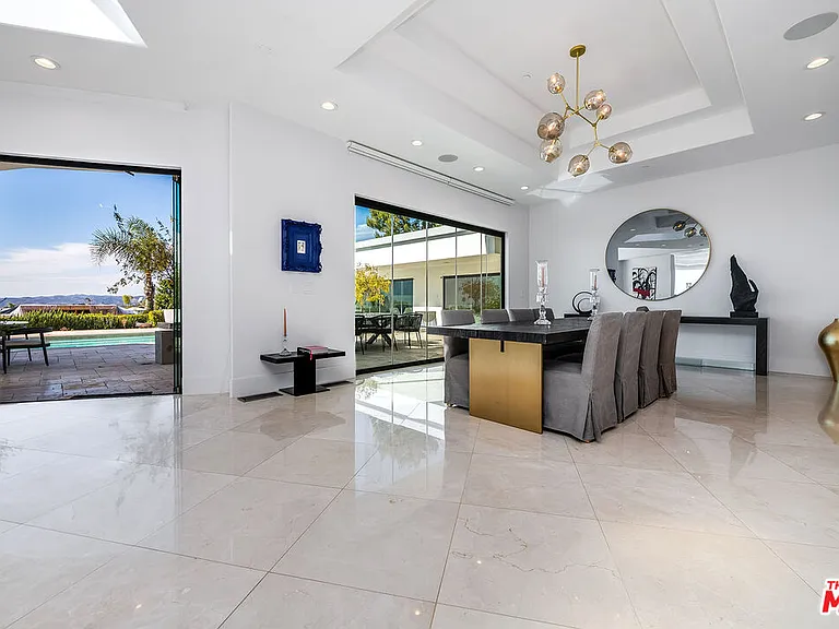 580 Chalette Dr — Photo 16