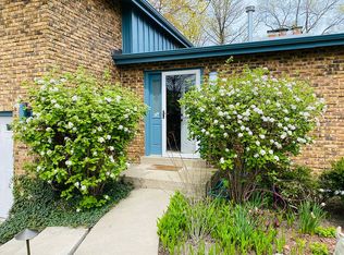 4 Briar Rd, Golf, IL 60029