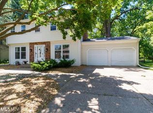 7181 Glenross Rd, Woodbury, MN 55125