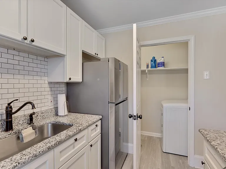 2225 Summit St #4 — Photo 10