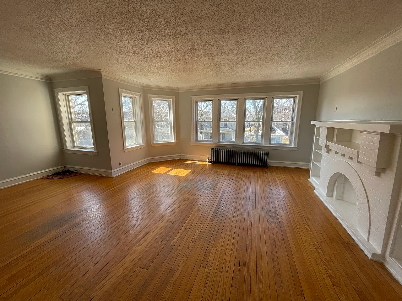 3 bed, 1100 sqft, $1,595 — Photo 2