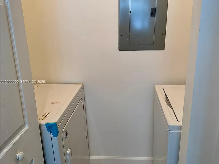 8010 N Nob Hill Rd #102 — Photo 17