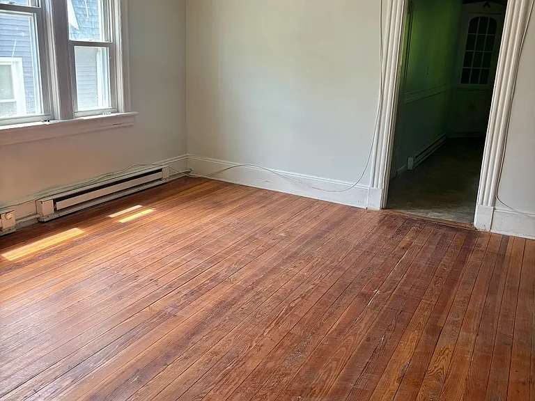 185 Monmouth Ave — Photo 6