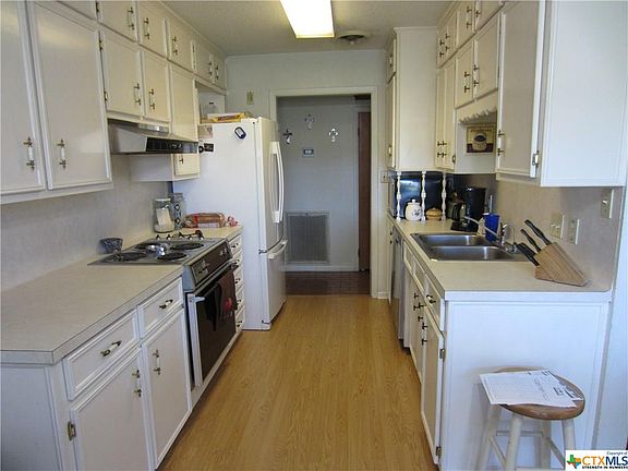 4th image of 404 Taos Dr
