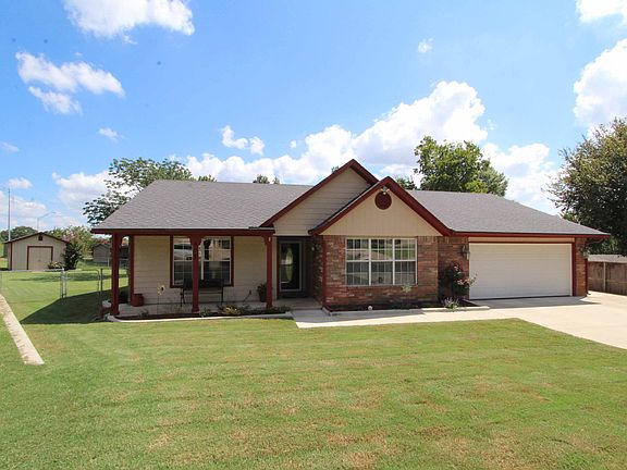 2nd image of 807 Dawn Ln