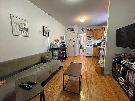 3rd image of 306 E 6th St APT 7