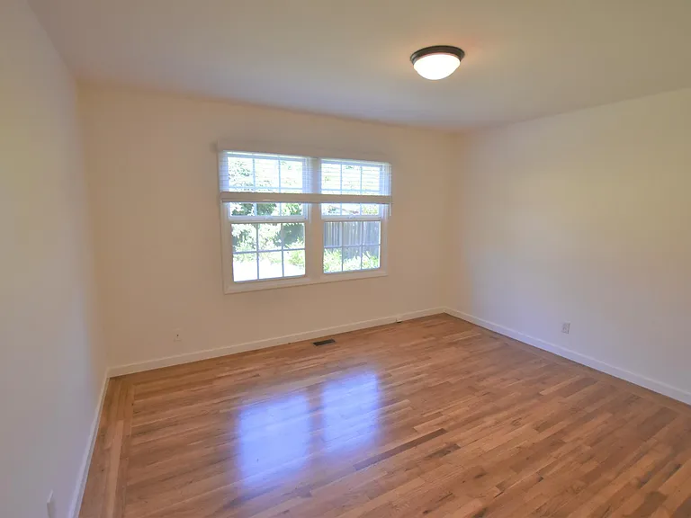 107 Dunsmuir Way — Photo 18