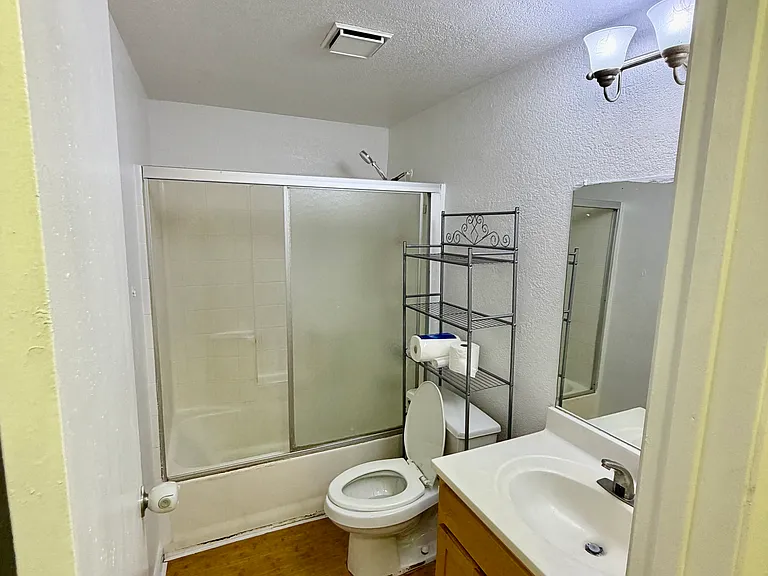 320 Hawthorne Dr — Photo 7