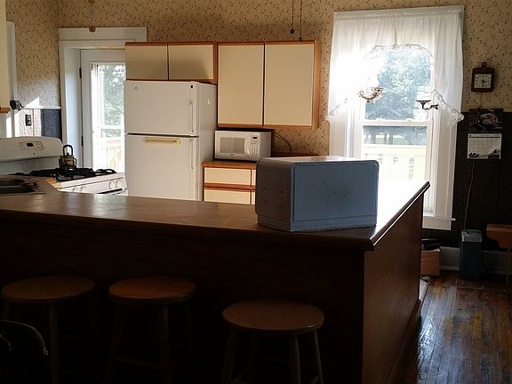 3rd image of 68 Lagrasse St