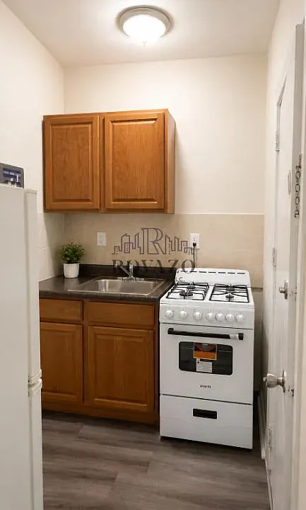 220 Roseville Ave #401