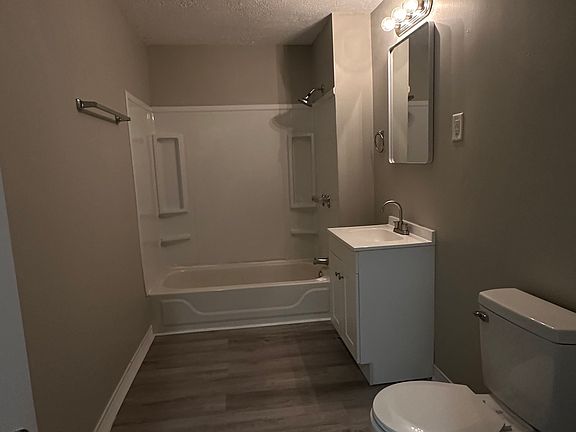 5th image of 342 N Gladstone Ave