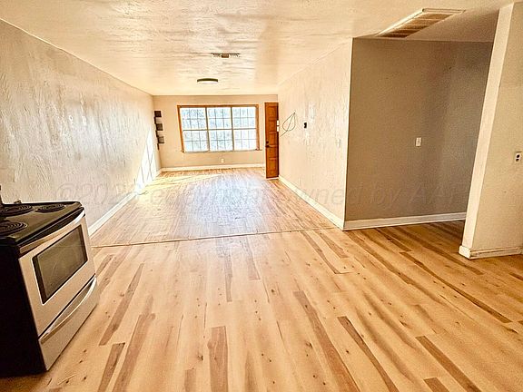 4th image of 8541 Cliffside Rd