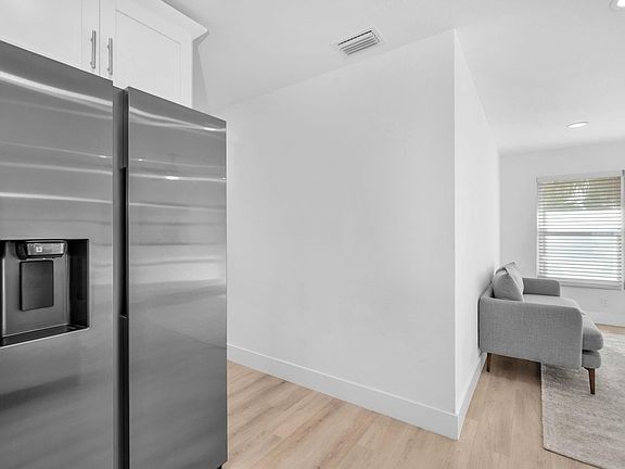 5th image of 3308 E El Vedado Court