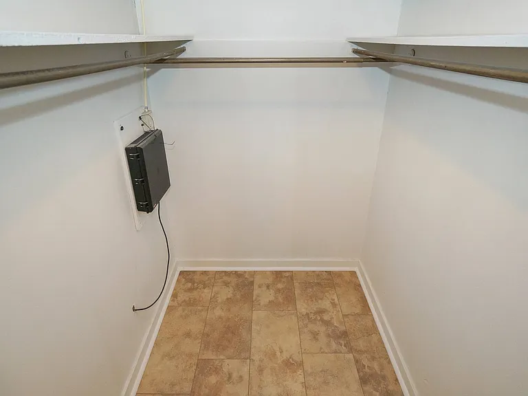 Walk-In Closet Walk-In Closet