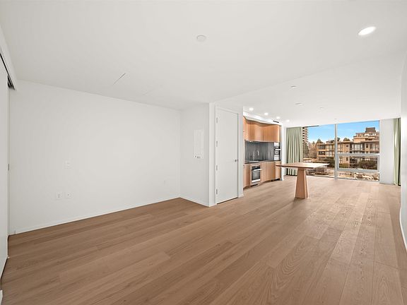 2nd image of 1568 Alberni St #60X