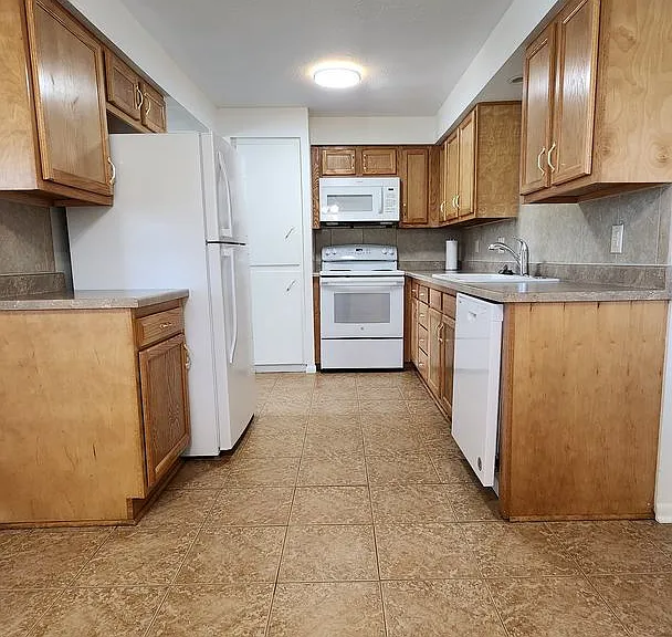 4810 Orchard Ave — Photo 6
