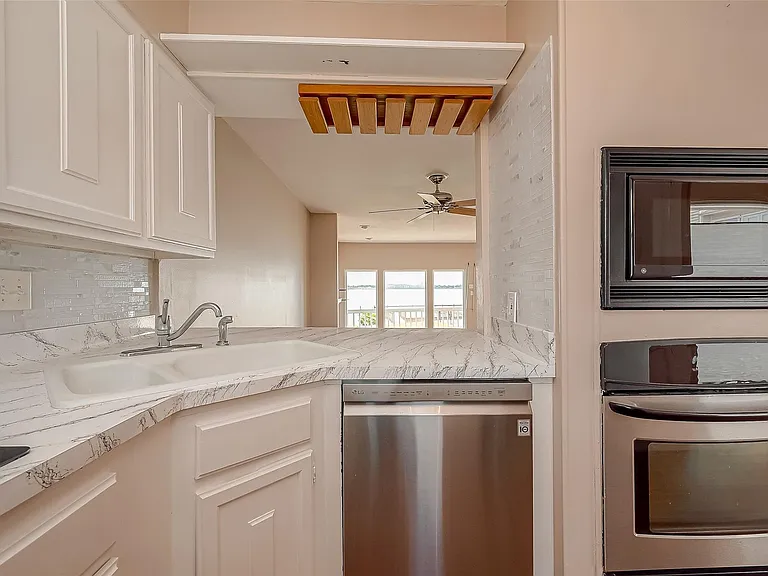 10 Mariner Village Dr — Photo 18